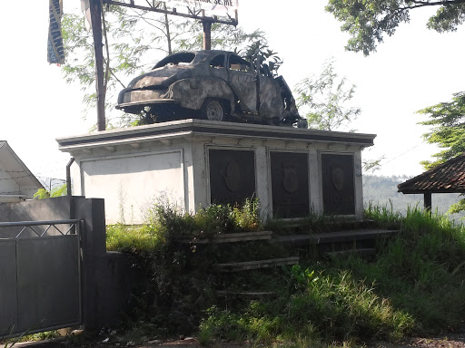 Crash Accident Memorial Statue
