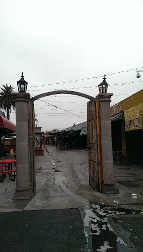 Gateway to Plaza Del Valle