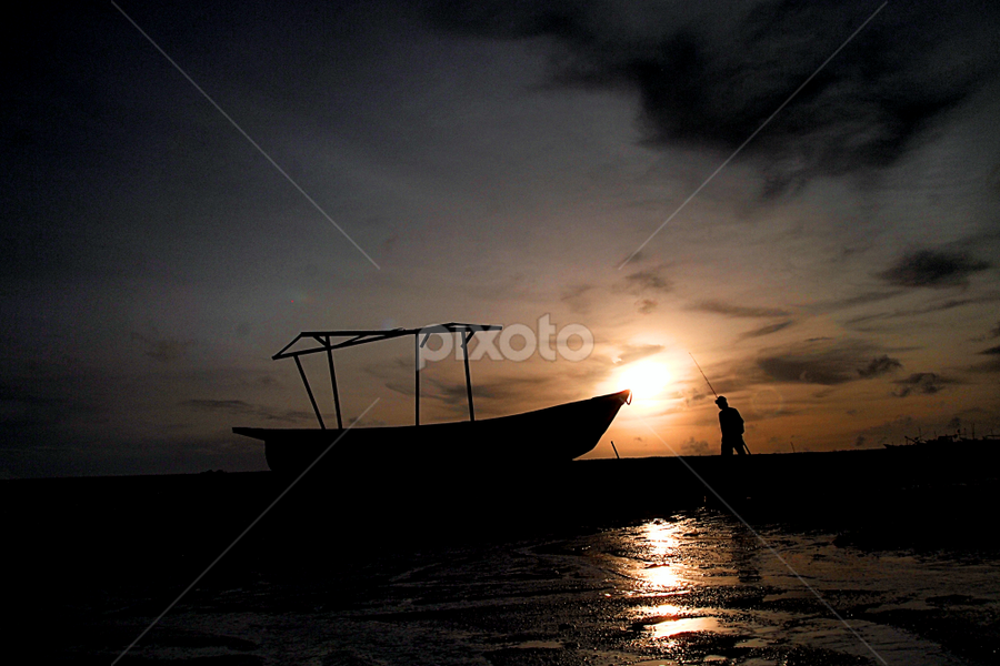 Ngupadi Rejeki by Lucas Setyaputra - Transportation Boats