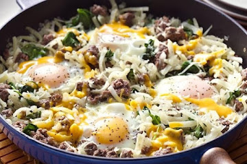 Cheesy Spinach and Egg Hashbrowns Skillet 