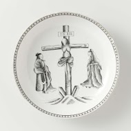 Schaal met een voorstelling van de kruisiging