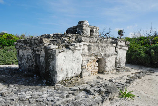 caracol-PuntaSur-Cozumel - Just northeast of the Punta Sur lighthouse on Cozumel is the Caracol (Tumba del Caracol), a Maya building erected during the post-classic period.