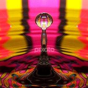 by John Geddes - Abstract Water Drops & Splashes