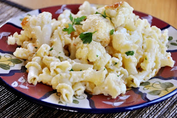 Roasted Garlic and Cauliflower Pasta