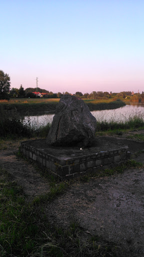 Pomnik Z Kamienia 