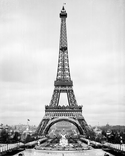 La tour Eiffel prise du Champ-de-Mars - Exposition universelle de 1889