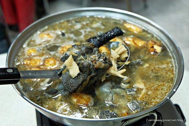 【台中鍋物推薦】精武路菜脯雞。快炒平價好吃，鍋物選擇性多，一到冬天用餐人潮就絡繹不絕