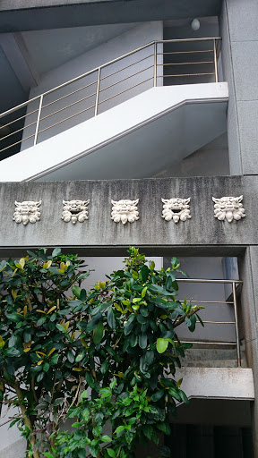 Five Shisa Tabaru Building