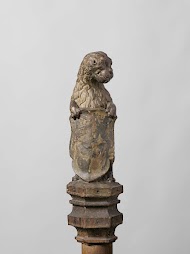 Wapendragende leeuw van de balustrade uit de Rolzaal in het Hof van Holland, Den Haag