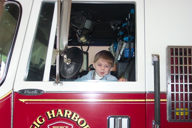 [Firestation Fieldtrip Matt Spring 2007 (14)[2].jpg]