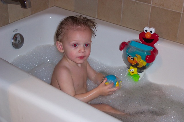 [Bathtime for Brady June 2007 (3)[2].jpg]