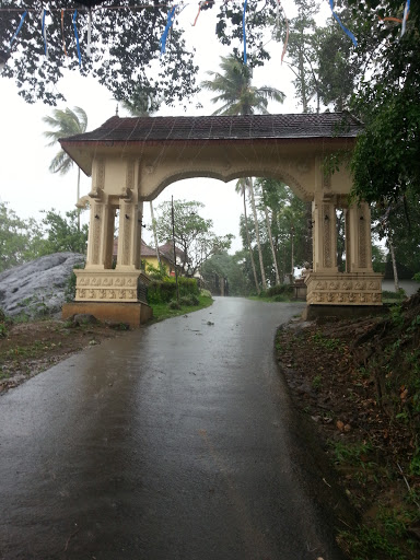 Entrance to Gadaladeniya Temple 