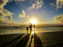 Belo Pôr do Sol by Luiz Costa Araujo -  