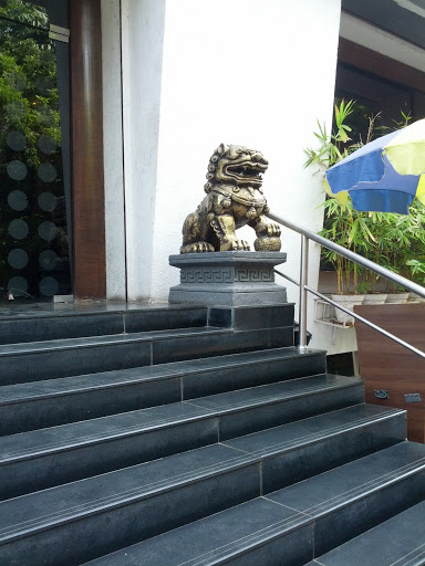 Mainland China Entrance Statue