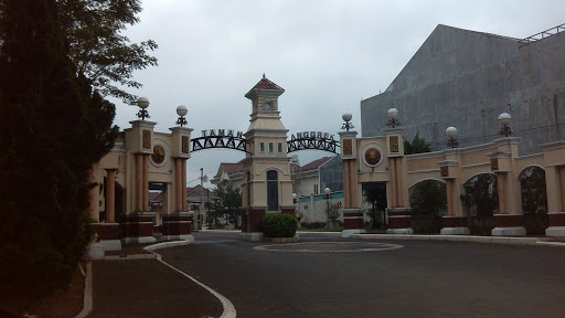Gerbang Taman Anggrek