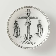 Schotel met een voorstelling van de kruisiging