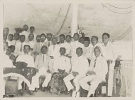 Mannen bij elkaar in een pendoppo in Gadingredjo