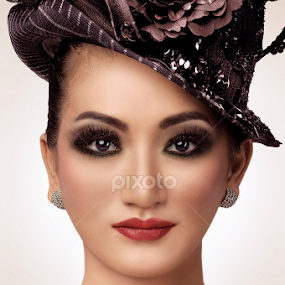 clasic woman by Ocin Ojin - People Portraits of Women