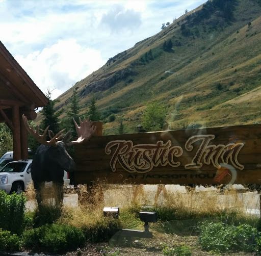 Rustle Inn Moose Sculpture 