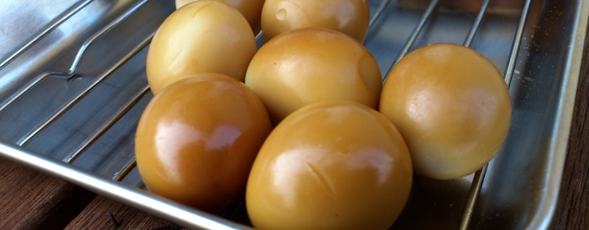 月末の食卓にこれどう うずら卵の燻製率が高い