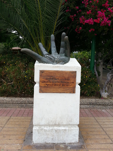 Escultura De Mario Irarrazabal