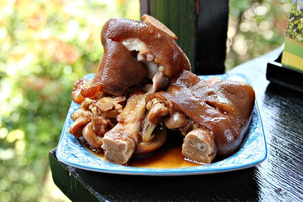 【本場流專業麵店】紅燒豬腳必點！