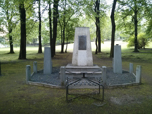 Pomnik Nauczycieli Pomordowanych W Czasie Okupacji