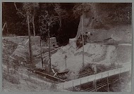 Bouw van de nieuwe brug over de Woih ni Tanggo Besi