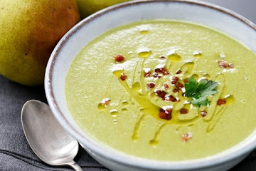 Creamy Spinach and Pear Soup with Pancetta