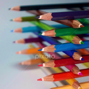 Colores by Erick Castro Alvarado - Artistic Objects Education Objects
