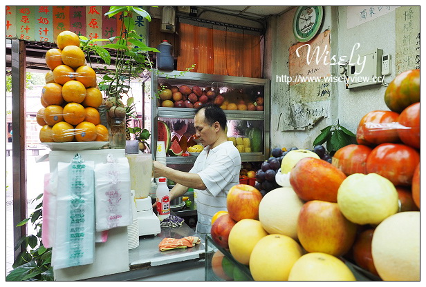 龍來果汁專門店＠新鮮現打冰沙果汁，位剝皮寮對面有店貓