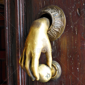 LA MANO DE LA PIANISTA by Jose Mata - Artistic Objects Furniture