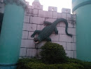爬墙的鳄鱼