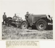 Duitse soldaten helpen met hooien