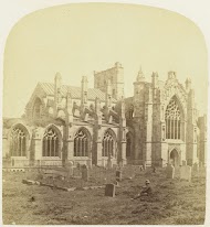 Zuidwestzijde van Melrose Abbey in Roxburghshire