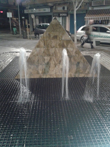 Fuente de La Piramide