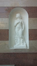 Статуя Обнаженной Девушки