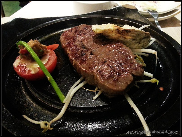 巴菲厚切牛肉,肉是厚但不大塊,胃袋稀微的一餐(S3拍攝)