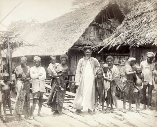 Portrait of an important merchant and also Muslim who made the pilgrimage to Mecca (Hajj), with the Papuan people at Skroë