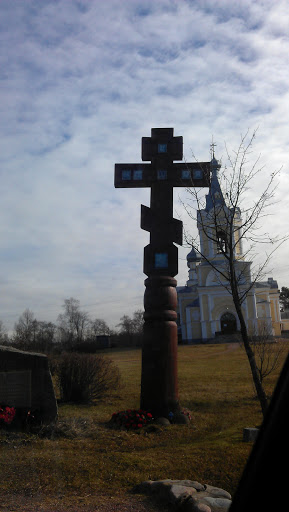 Крест  у собора