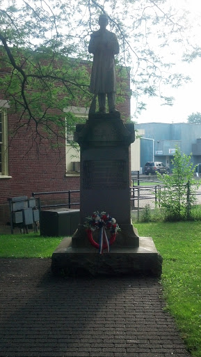 Statue of Civil War Soldier