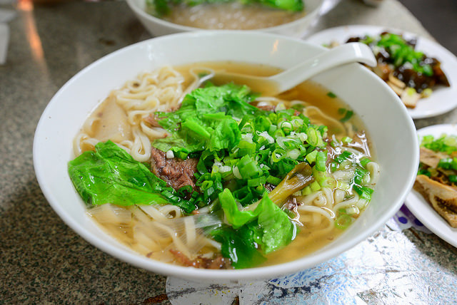 清淡蒜味湯底 老張牛肉麵(體育館前)