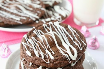 Raspberry Hugs Chocolate Cookies
