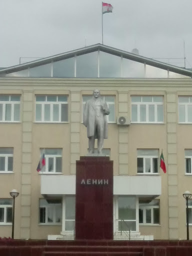 Lenin Monument (First)