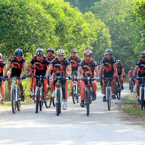 we are the knight riders  by Wan Azizul Azar Aziz - Sports & Fitness Cycling