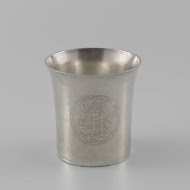 Kroes, versierd met het wapen van Vlissingen en het markiezaat Veere