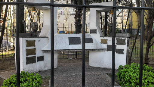 Monumento A Perón Y Eva