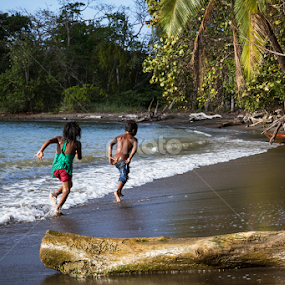 Siblings - Go! by Alejo Cedeno - Babies & Children Children Candids