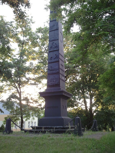 монумент в честь дорожников