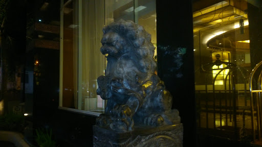 Patung Singa Swissbel Hotel Kanan